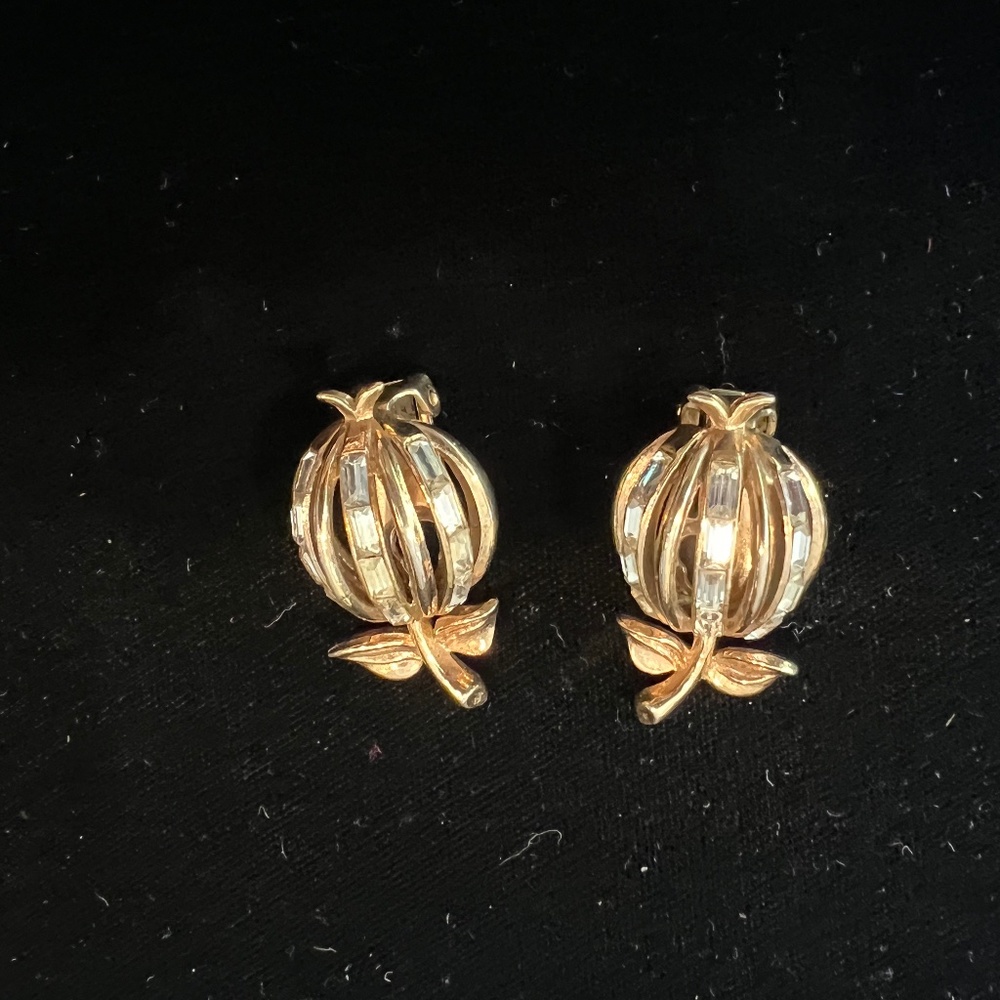 Vintage Trifari clip earrings